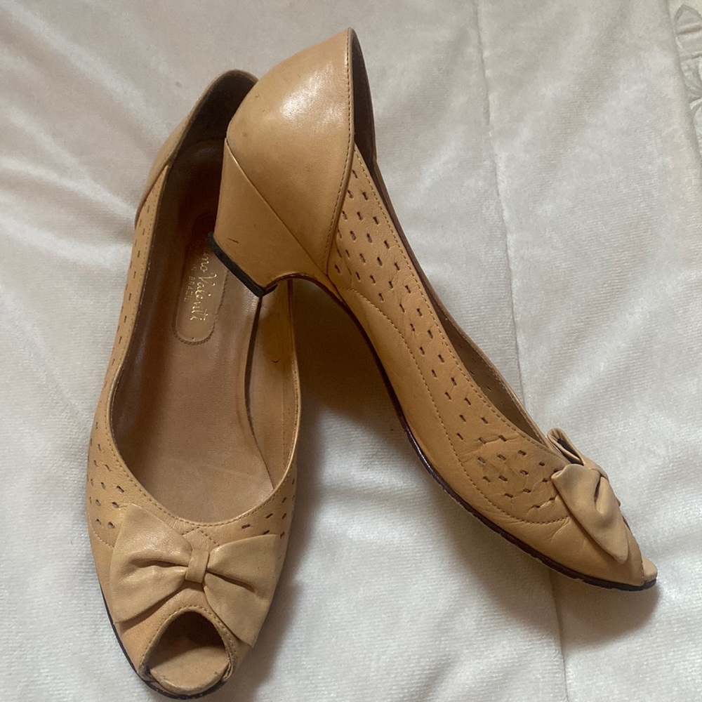 Vintage Bruno Valenti leather low heel pump